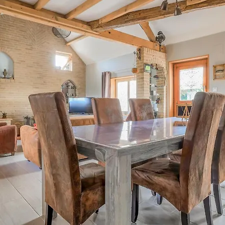 Сasa de vacaciones Superb With Jacuzzi