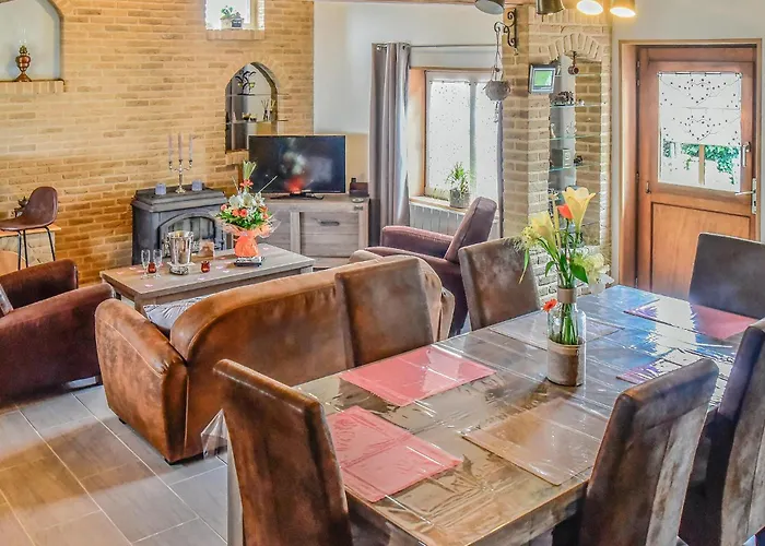 Hébergement de vacances Superb With Jacuzzi *