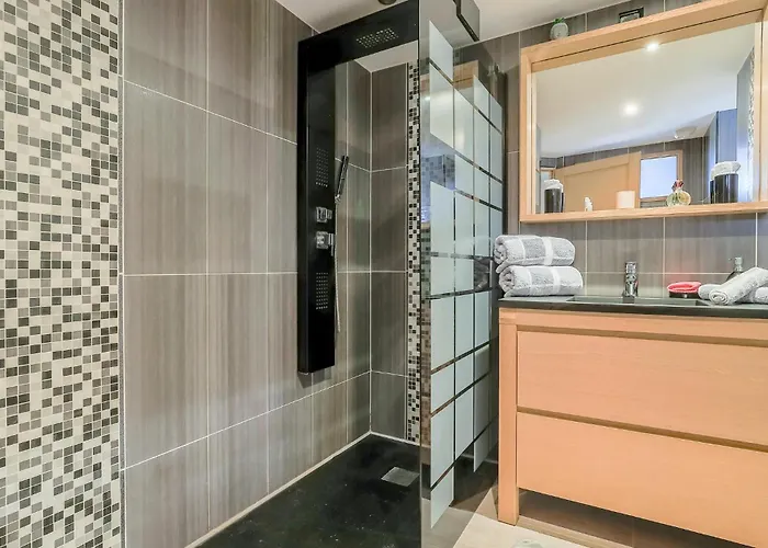 Hébergement de vacances Superb With Jacuzzi Eringhem