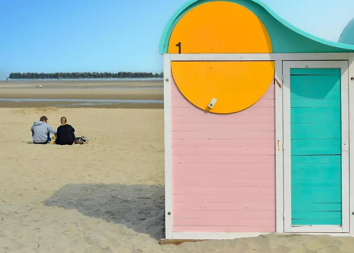 Superb With Jacuzzi Hébergement de vacances Eringhem